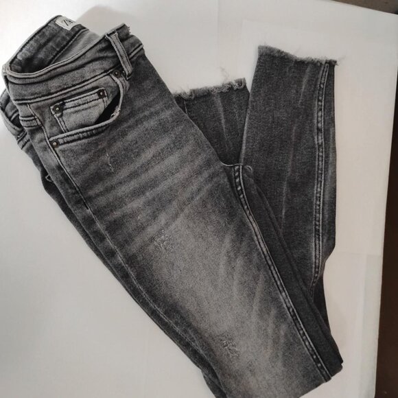 Zara Denim - ZARA- USA- 4 Darkens Gray Skinny Frayed